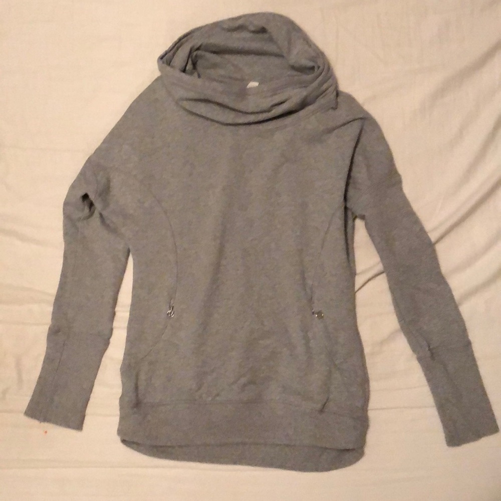 Nearly new lululemon heather grey sweatshirt!
